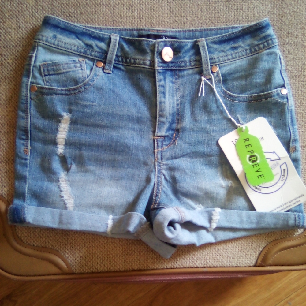 1822 women's shorts